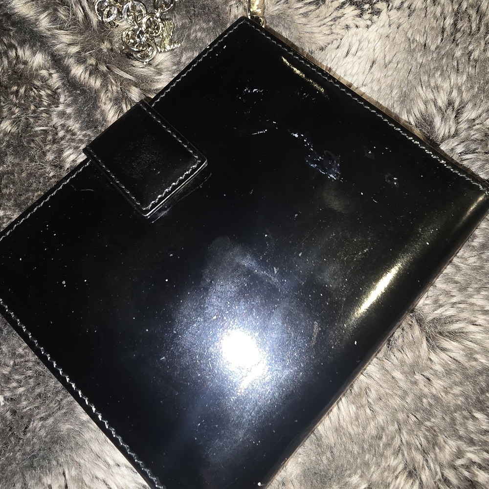 Salvatore Ferragamo patent leather wallet with a Gancini clasp and a chain strap - Picture 3 of 7